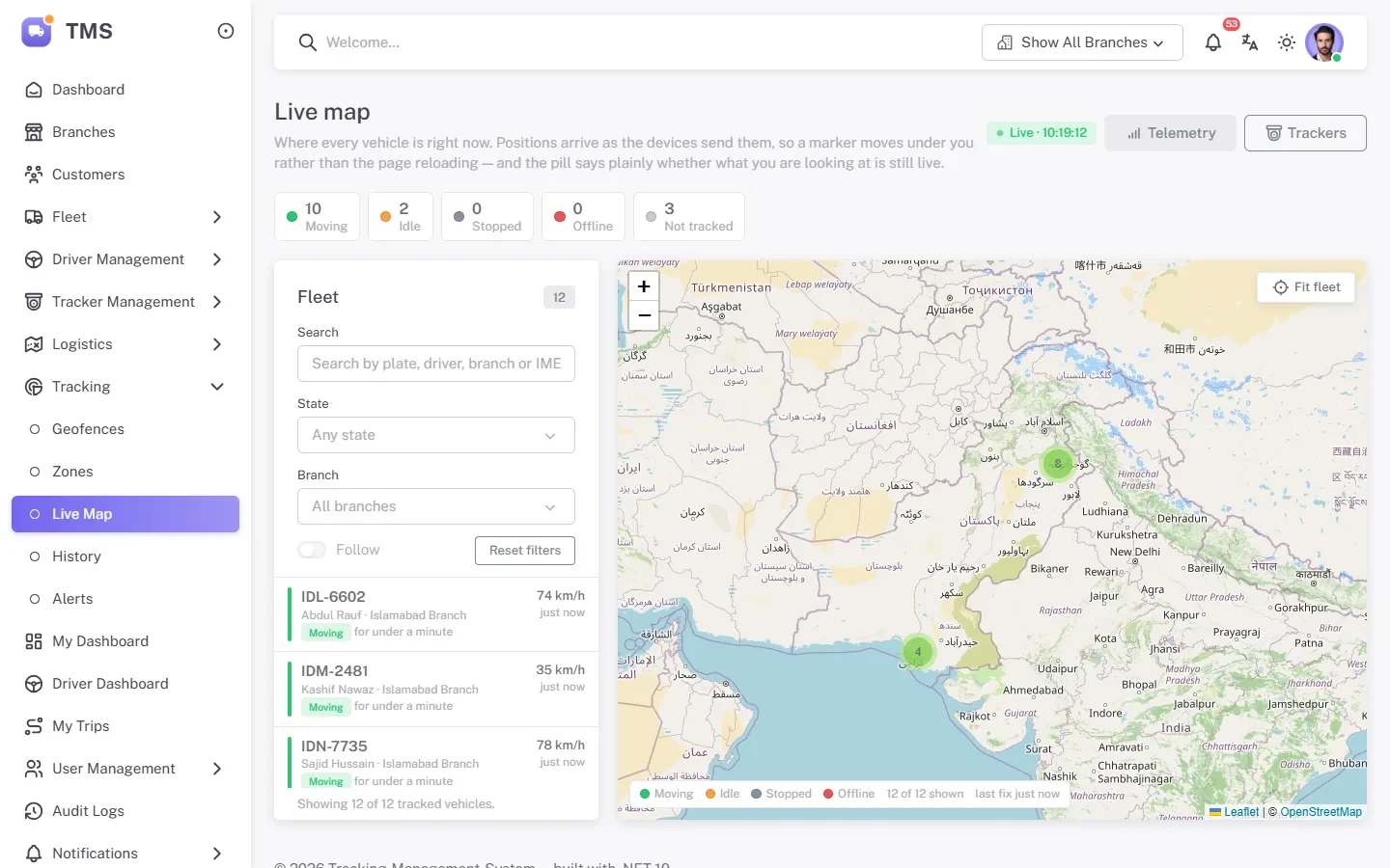 Live map screen: Every vehicle, its state and its latest position — updated as the device reports.